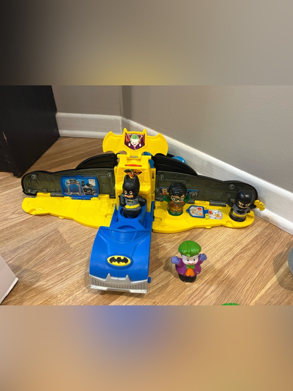 Fisher-Price little people Batman Batmobile Playset with DC Character Figures - Picture 4 of 7